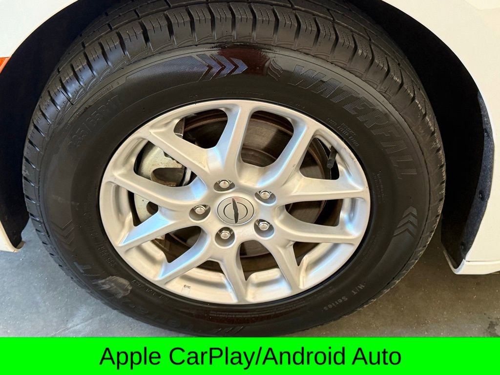 Used 2024 Chrysler Pacifica Touring-L image 15