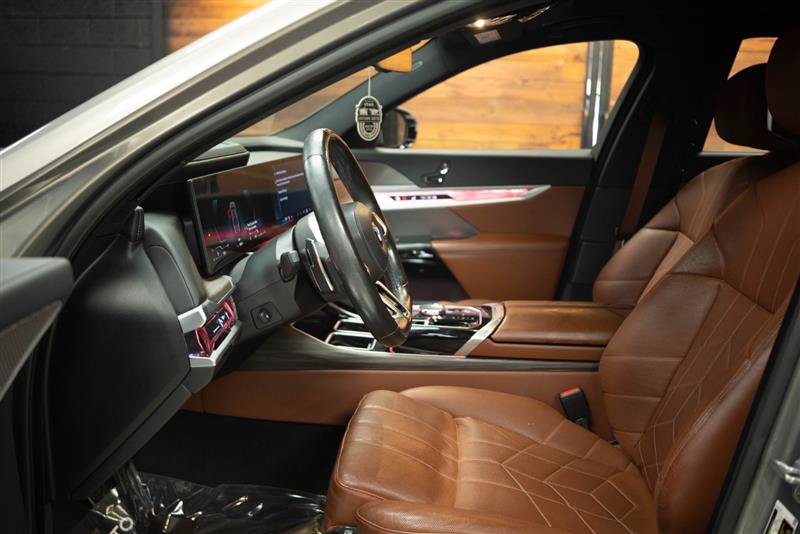 Used 2023 BMW 760i xDrive AWD/4WD image 9