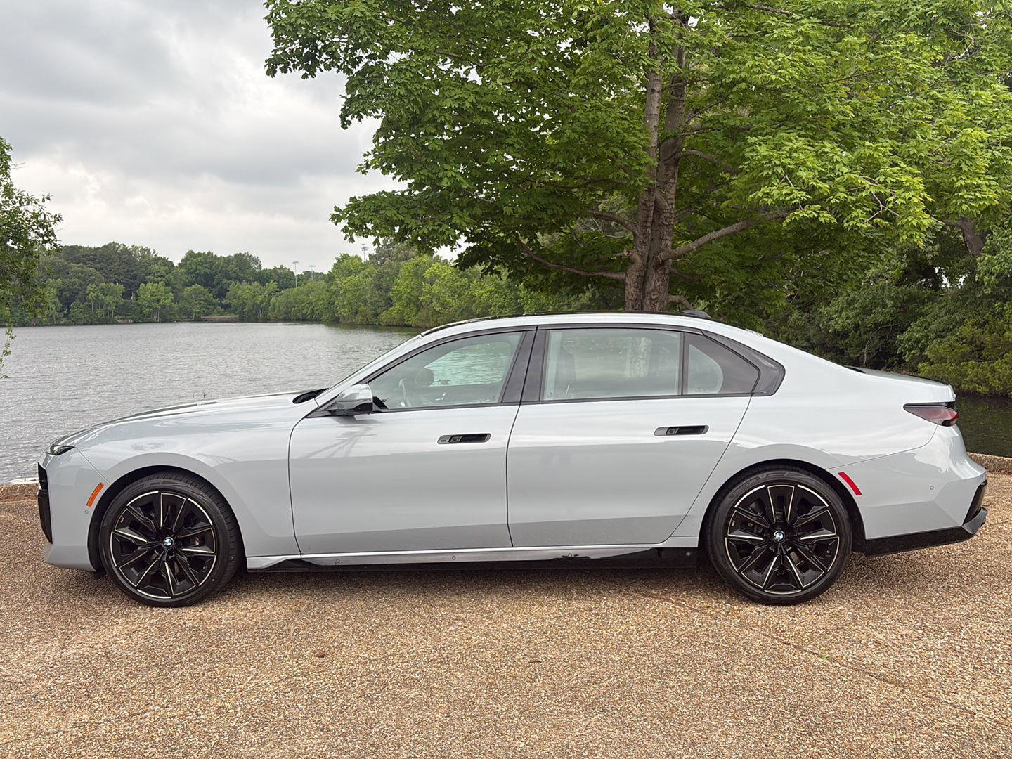 Used 2023 BMW 760i xDrive w/ Executive Package AWD/4WD image 10