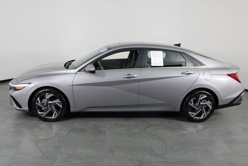 Certified 2025 Hyundai Elantra SEL image 10