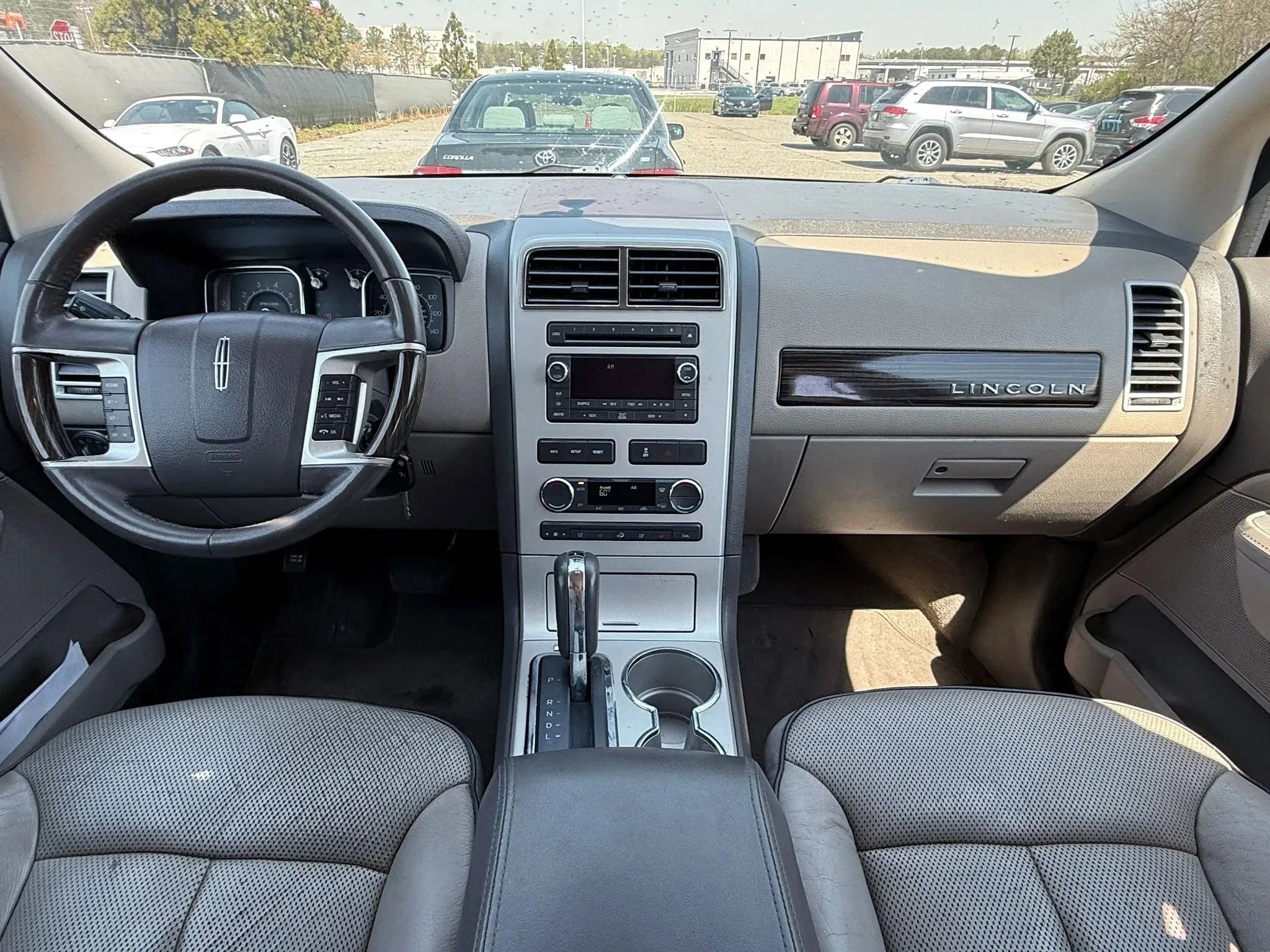 Used 2008 Lincoln MKX AWD image 3