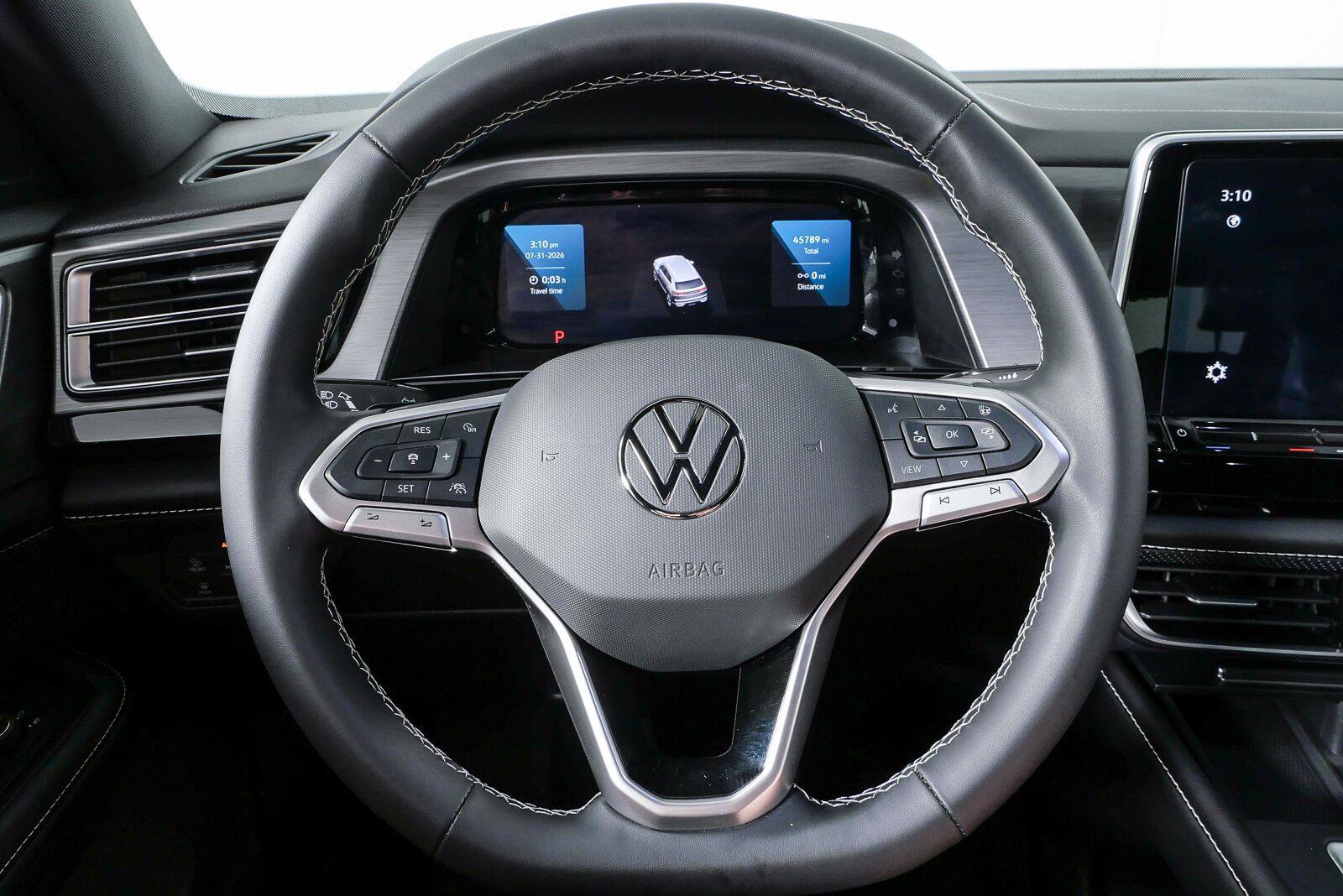 Certified 2024 Volkswagen Atlas Cross Sport SE FWD image 32