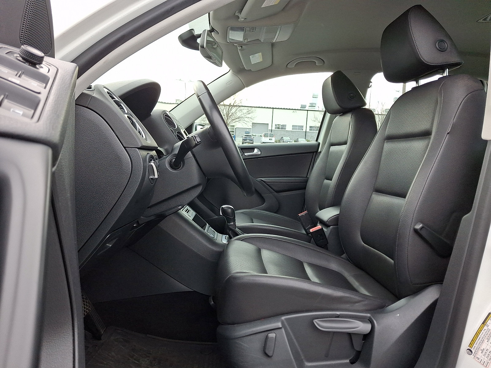 Used 2016 Volkswagen Tiguan S image 13