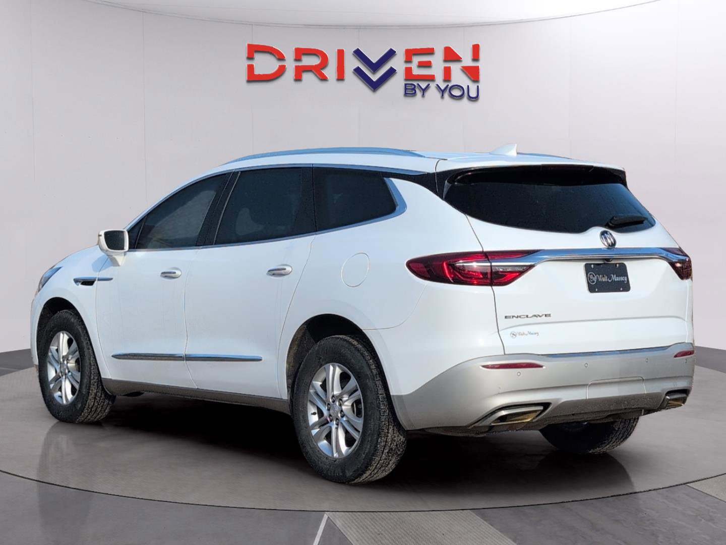 Used 2020 Buick Enclave Essence image 3