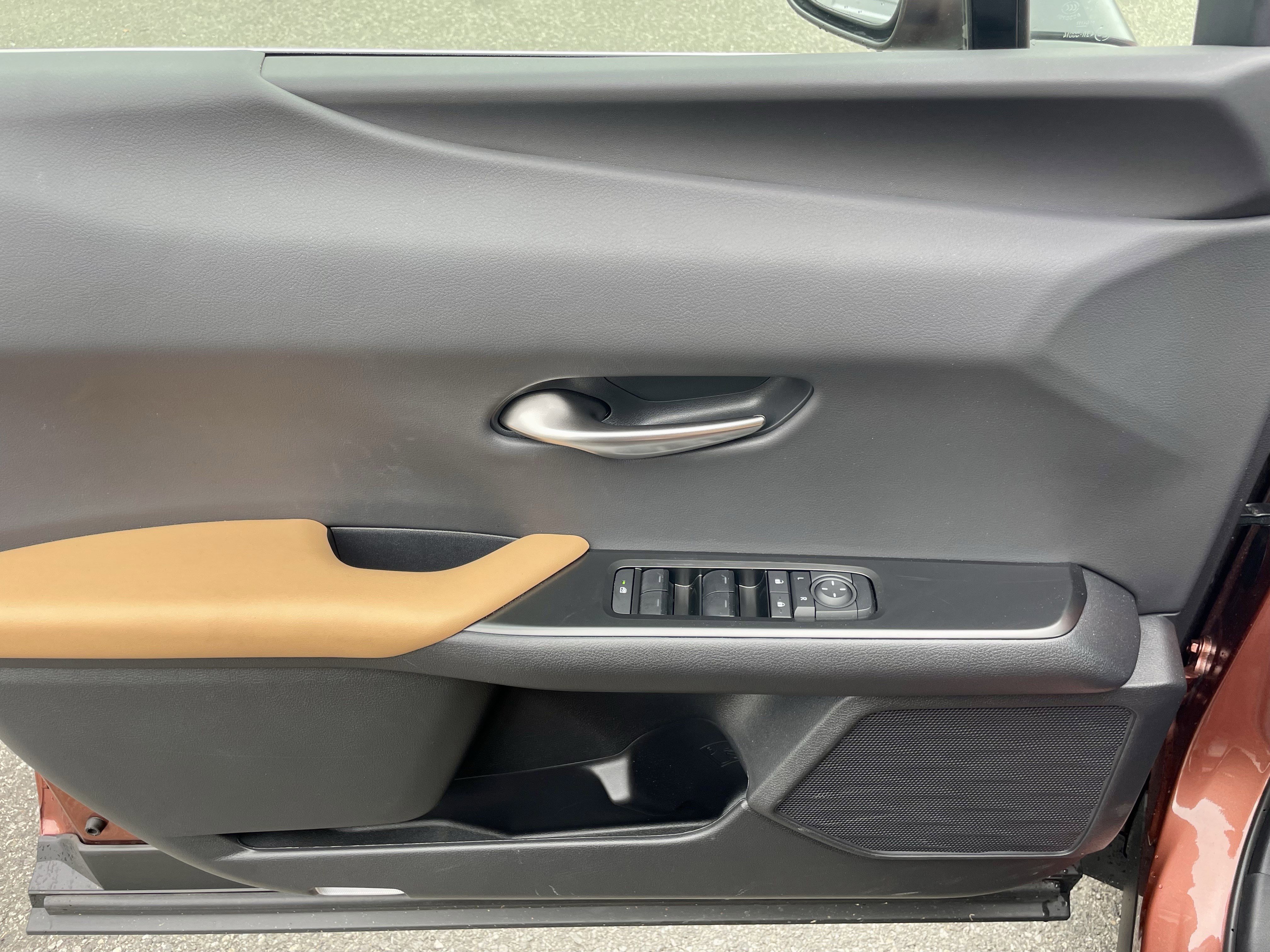 Used 2025 Lexus UX 300h AWD image 12