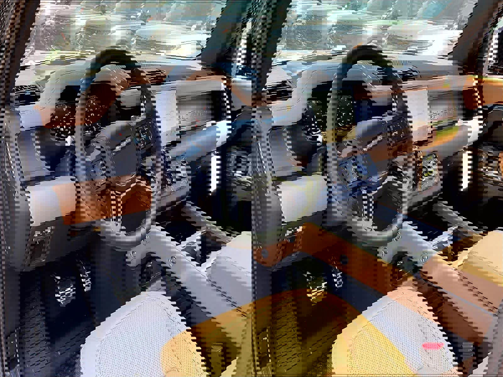 New 2025 Land Rover Defender 90 V8 image 8