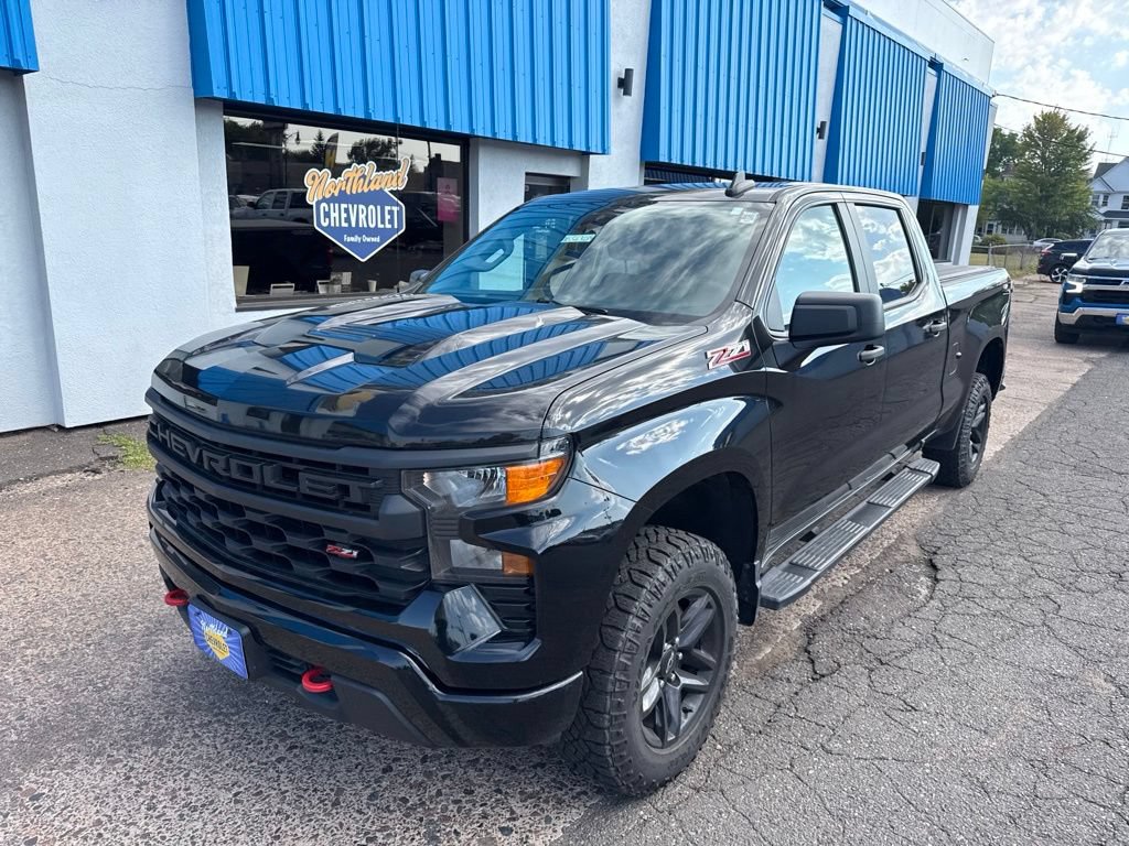 Used 2022 Chevrolet Silverado 1500 Custom Trail Boss w/ LPO, Dark Essentials Package AWD/4WD image 2