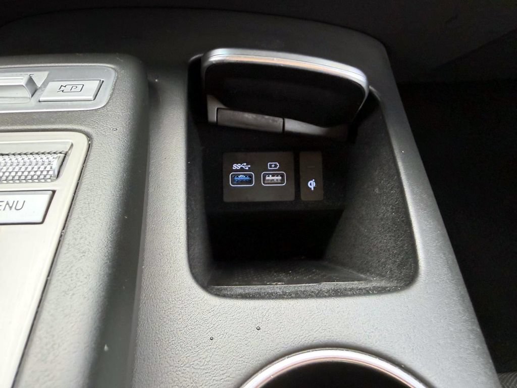 Certified 2025 Genesis GV70 2.5T AWD/4WD image 23