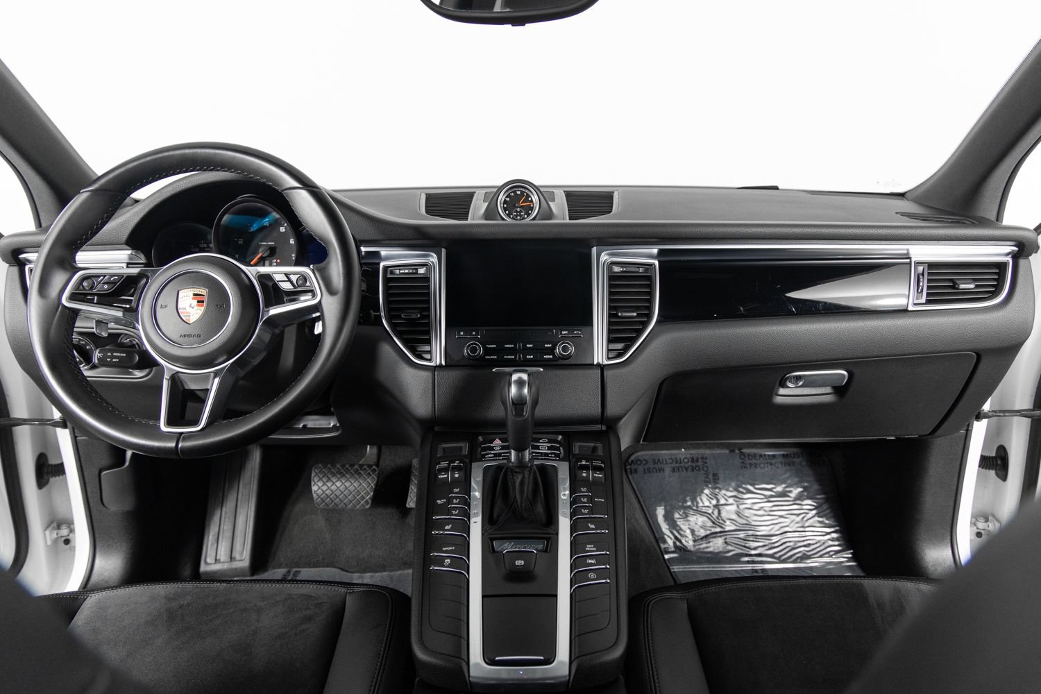 Used 2018 Porsche Macan AWD/4WD image 29