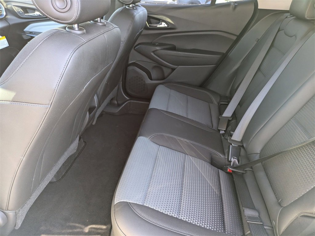 Used 2025 Chevrolet Trax LT w/ LT Convenience Package image 27