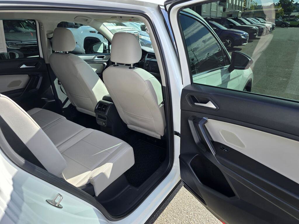 Used 2021 Volkswagen Tiguan SE FWD image 13