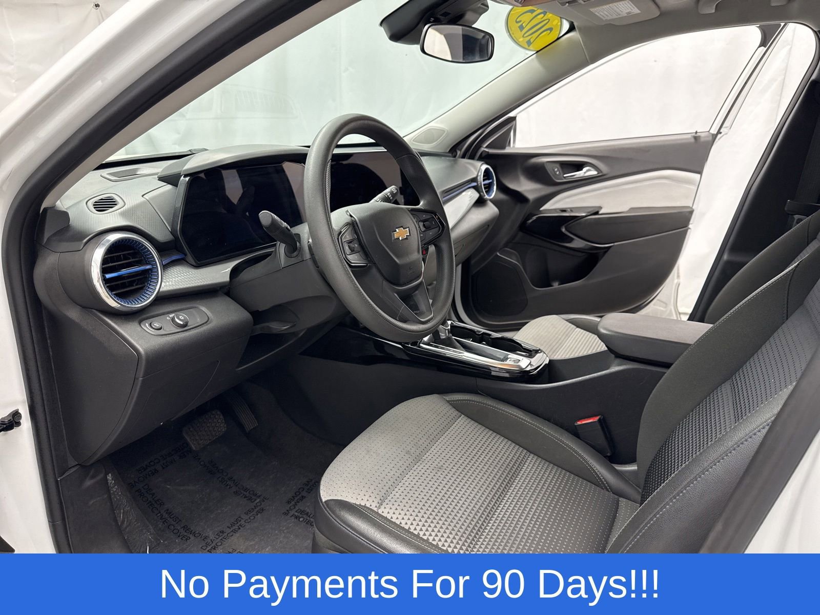 Used 2025 Chevrolet Trax LT FWD image 11