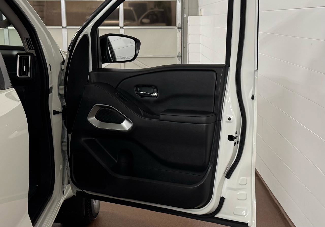 Used 2025 Nissan Frontier SV w/ SV Convenience Package image 34