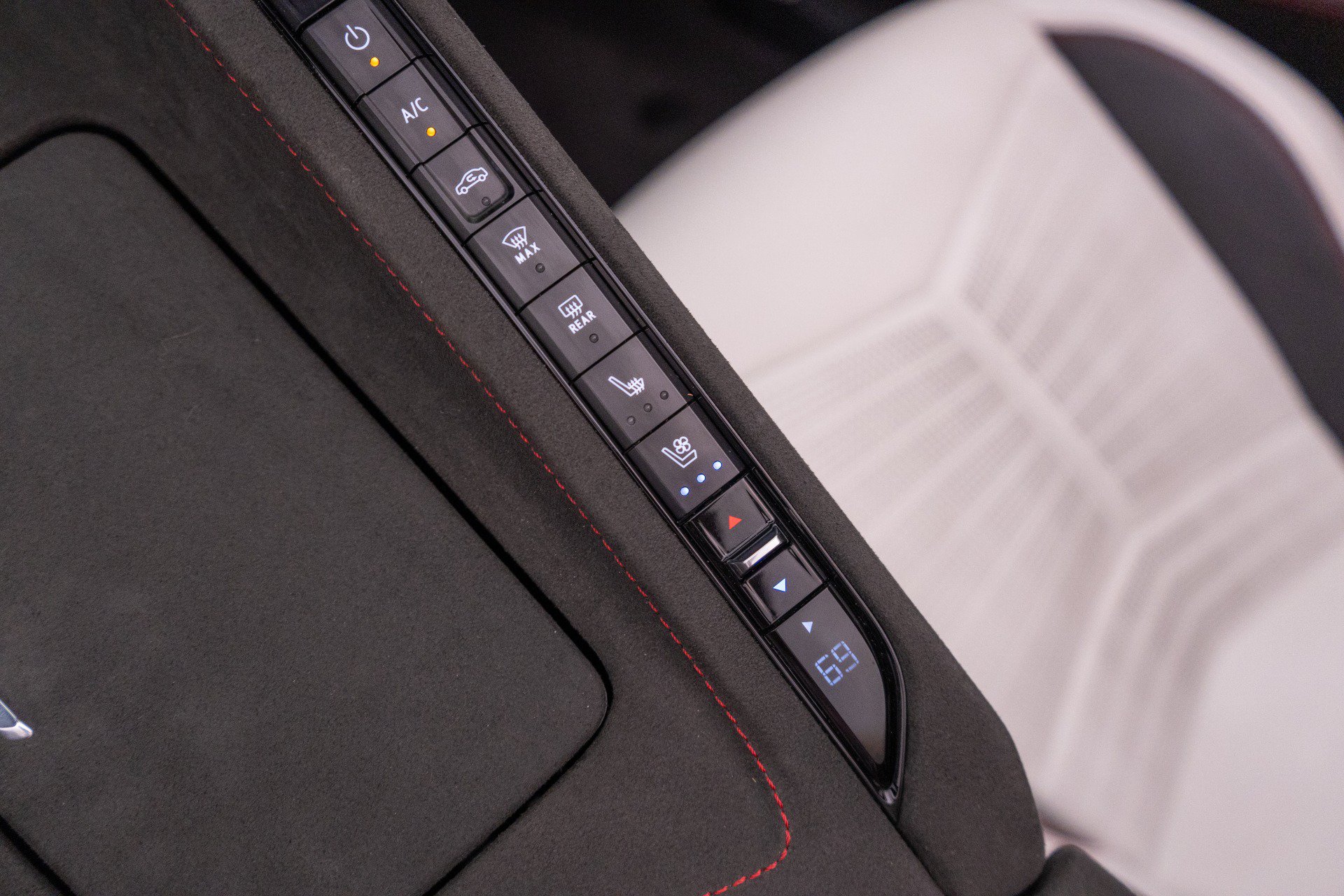 Used 2023 Chevrolet Corvette Stingray Premium Conv w/ Z51 Performance Package RWD image 31