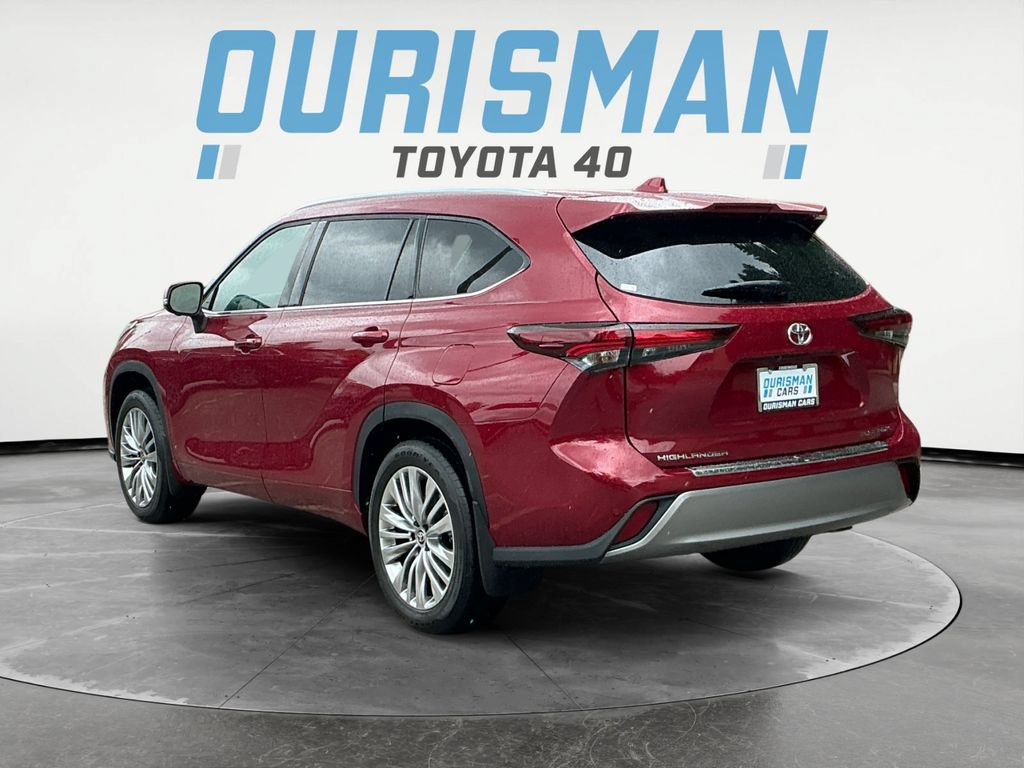 Certified 2024 Toyota Highlander Platinum FWD image 6