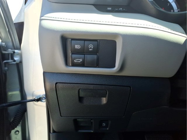 Used 2023 Toyota Highlander XLE AWD/4WD image 14
