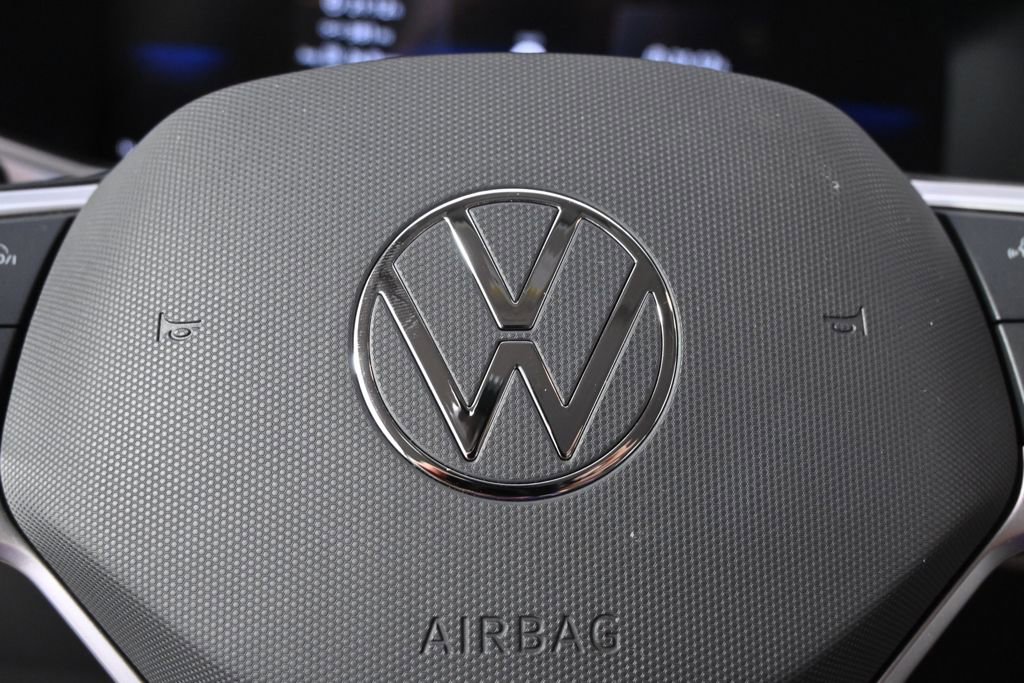 Used 2025 Volkswagen Taos SE AWD/4WD image 35