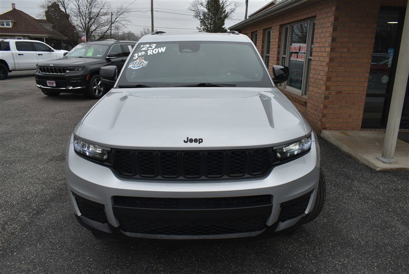 Used 2023 Jeep Grand Cherokee L Laredo AWD/4WD image 8