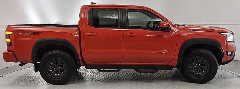 Used 2025 Nissan Frontier PRO-4X image 2