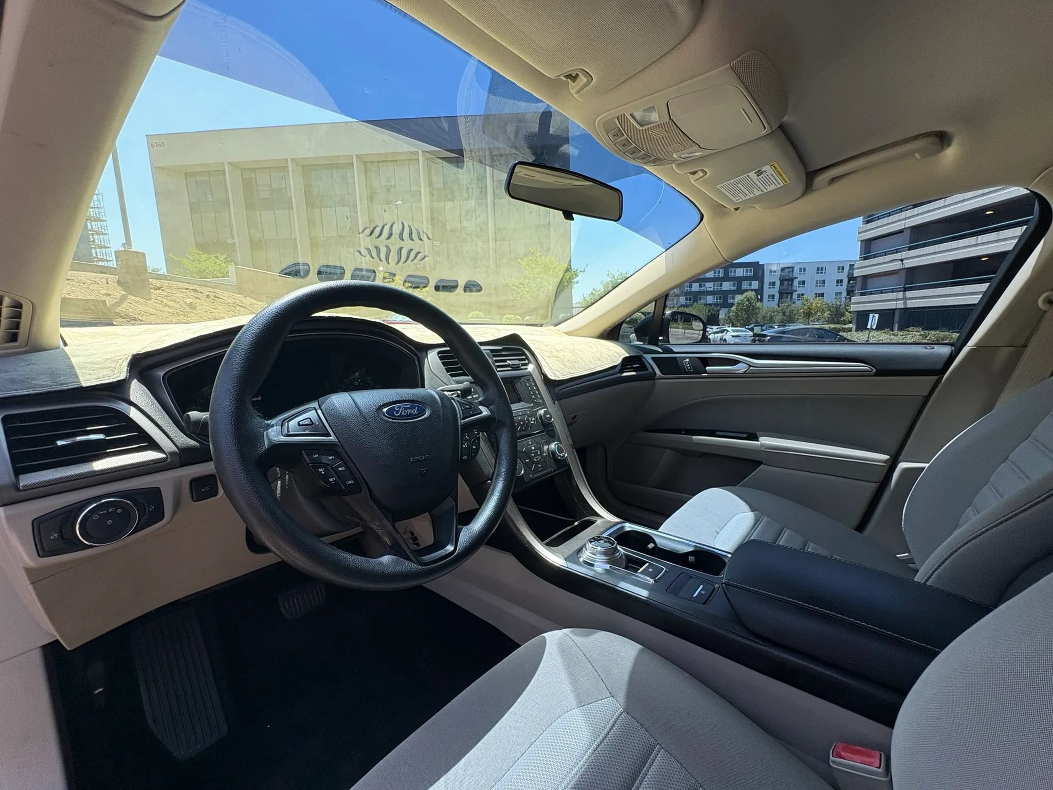 Used 2017 Ford Fusion SE FWD image 10