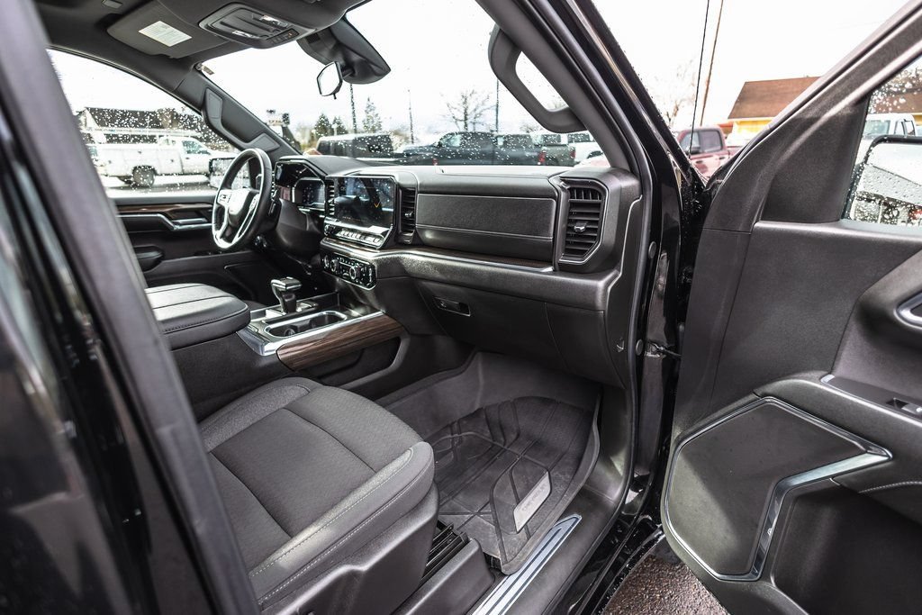 Used 2024 Chevrolet Silverado 1500 RST AWD/4WD image 30