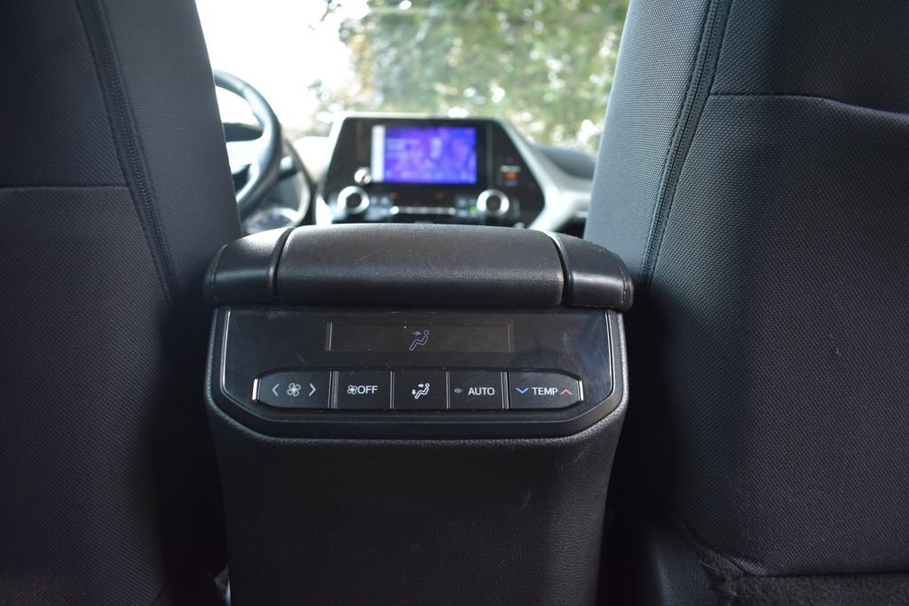 Used 2025 Toyota Highlander LE FWD image 29