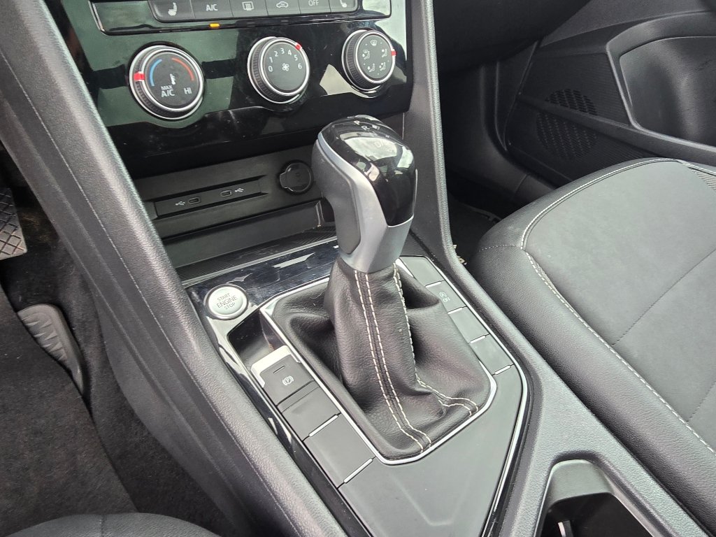 Used 2023 Volkswagen Taos SE w/ Panoramic Sunroof Package FWD image 20