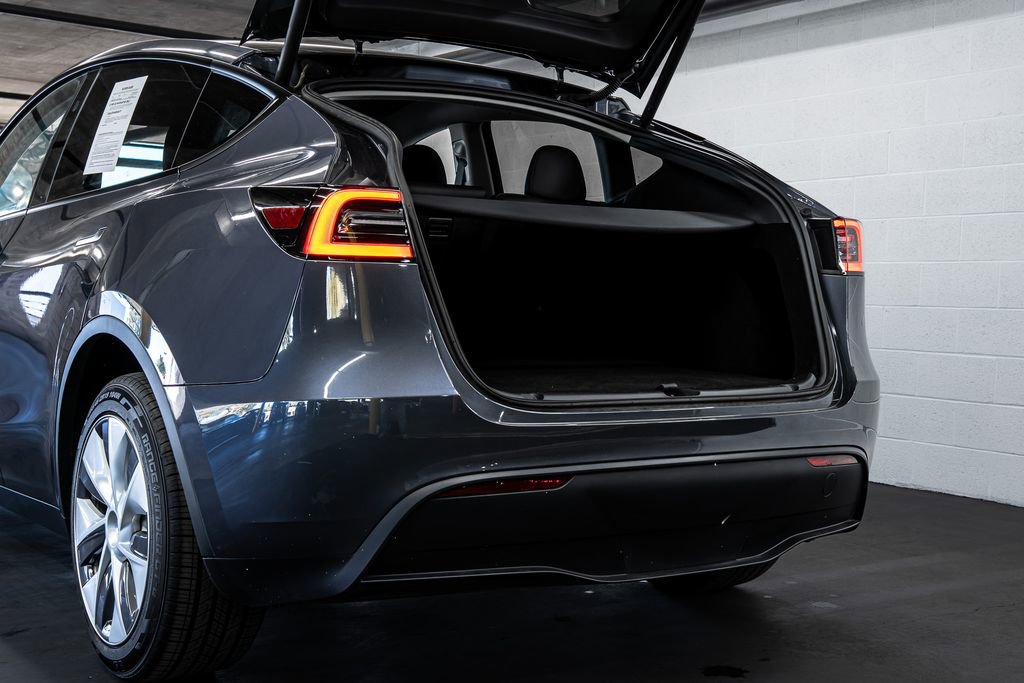 Used 2023 Tesla Model Y Long Range image 17