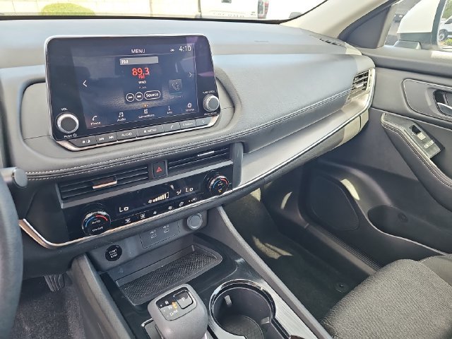 Used 2024 Nissan Rogue SV FWD image 24