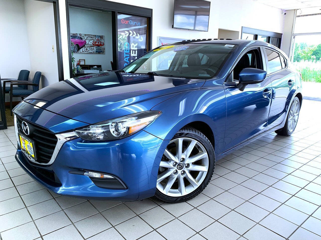 Used 2017 MAZDA MAZDA3 Touring FWD image 2