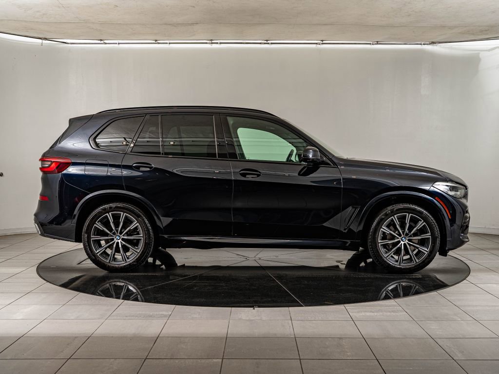 Used 2022 BMW X5 xDrive40i w/ M Sport Package AWD/4WD image 4