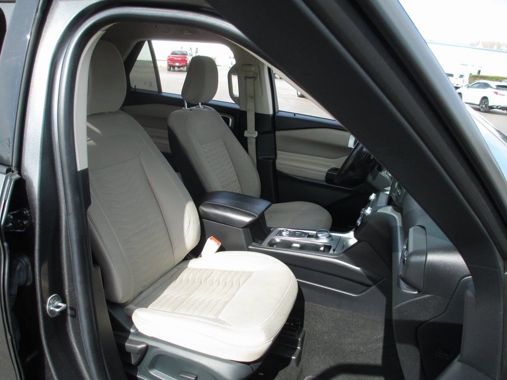 Used 2020 Ford Explorer XLT w/ Comfort Package image 18