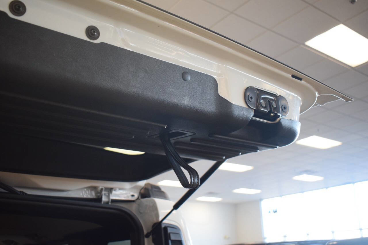 Used 2005 HUMMER H2 w/ Preferred Equipment Group image 32