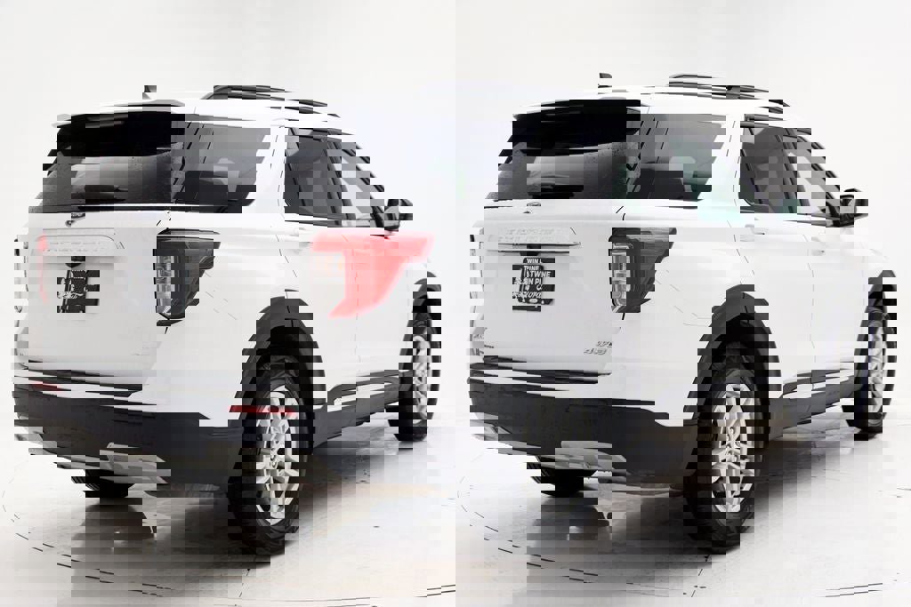 Used 2021 Ford Explorer XLT w/ Equipment Group 202A image 7