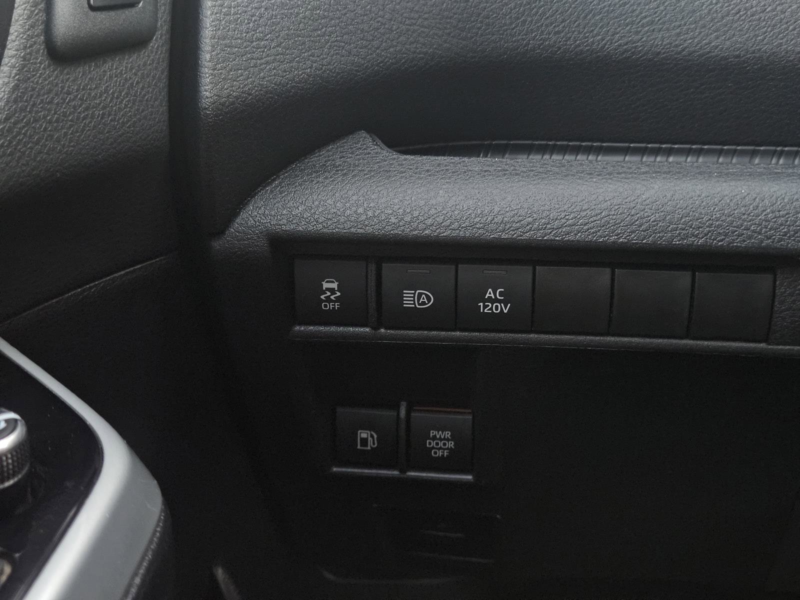 Used 2025 Toyota Sienna Limited image 27