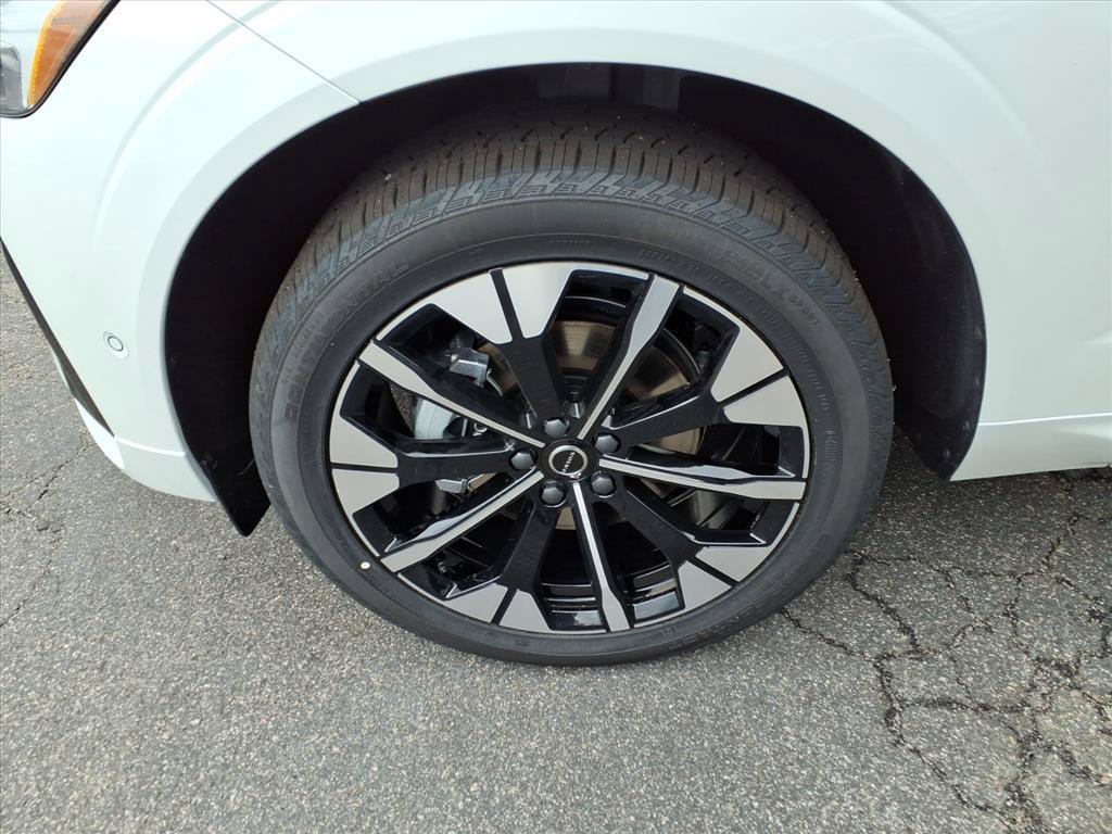 New 2026 Volvo XC60 B5 Plus w/ Protection Package Premier AWD/4WD image 12
