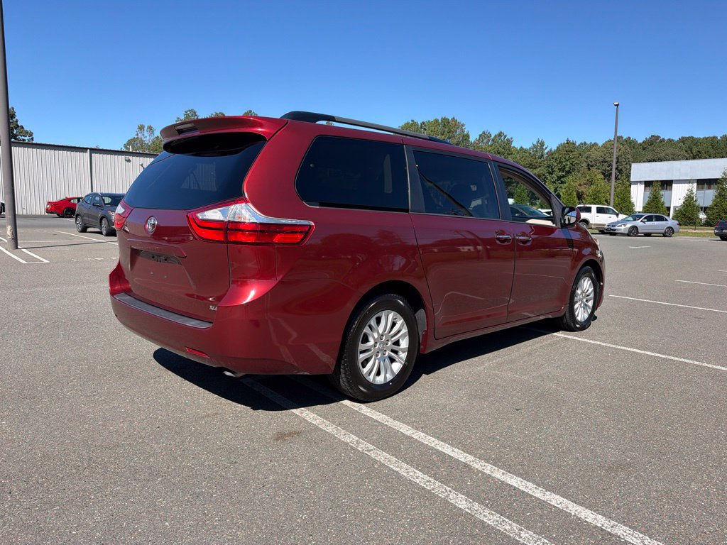Used 2017 Toyota Sienna XLE FWD image 5