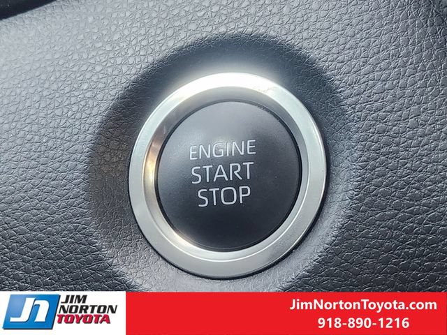 Used 2025 Toyota Corolla SE w/ SE Premium Package FWD image 22