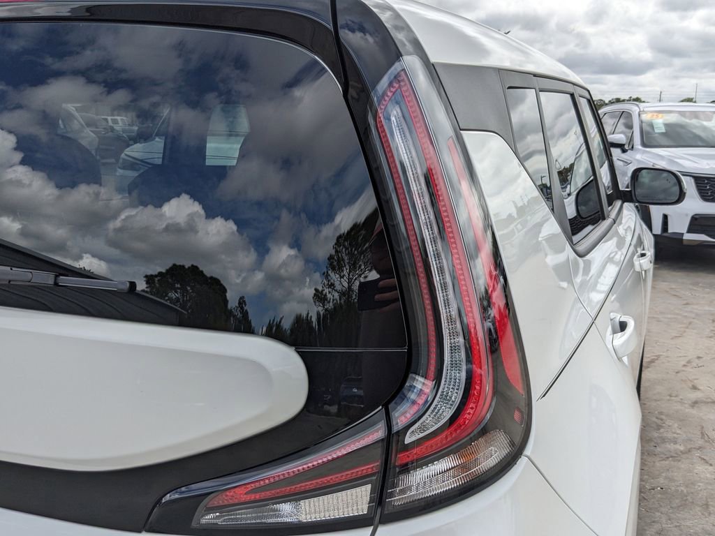 Certified 2025 Kia Soul GT-Line w/ GT-Line Technology Package image 11