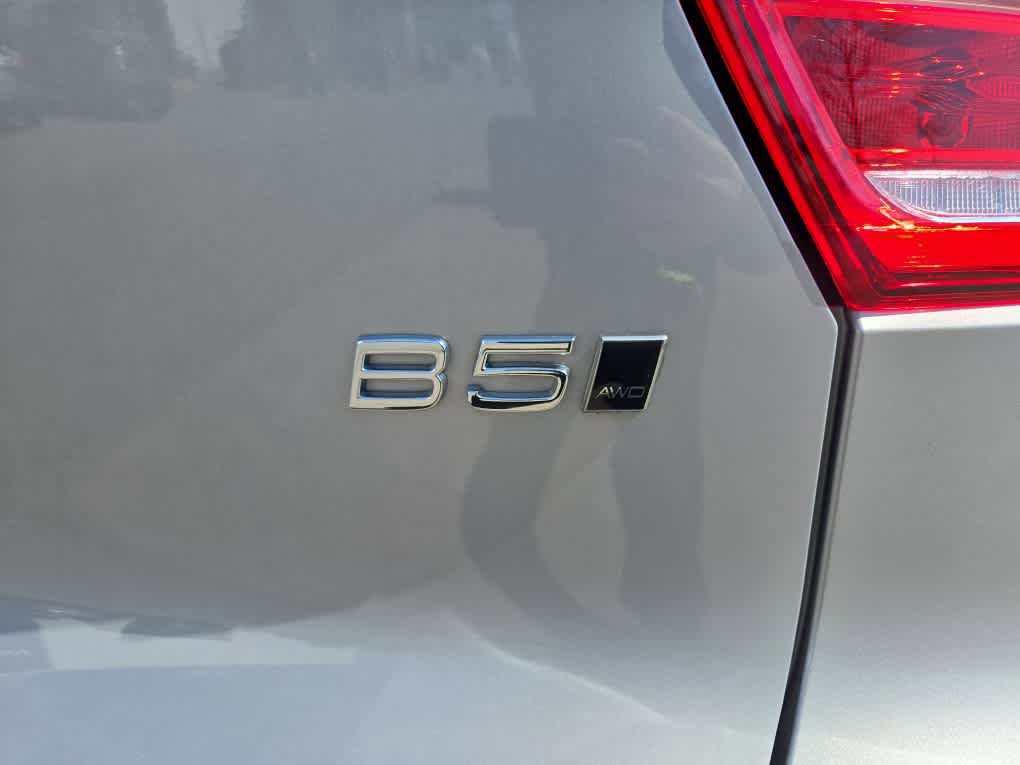 Used 2023 Volvo XC40 B5 Plus w/ Driver Assist Package AWD/4WD image 9