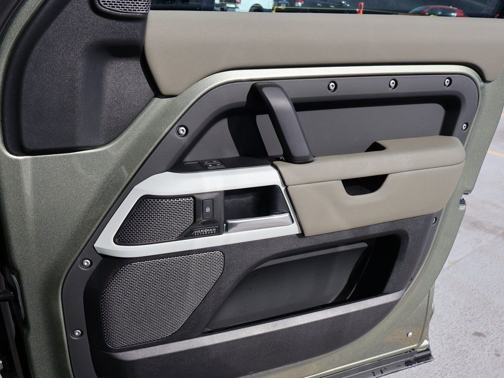 Used 2024 Land Rover Defender 110 SE image 12