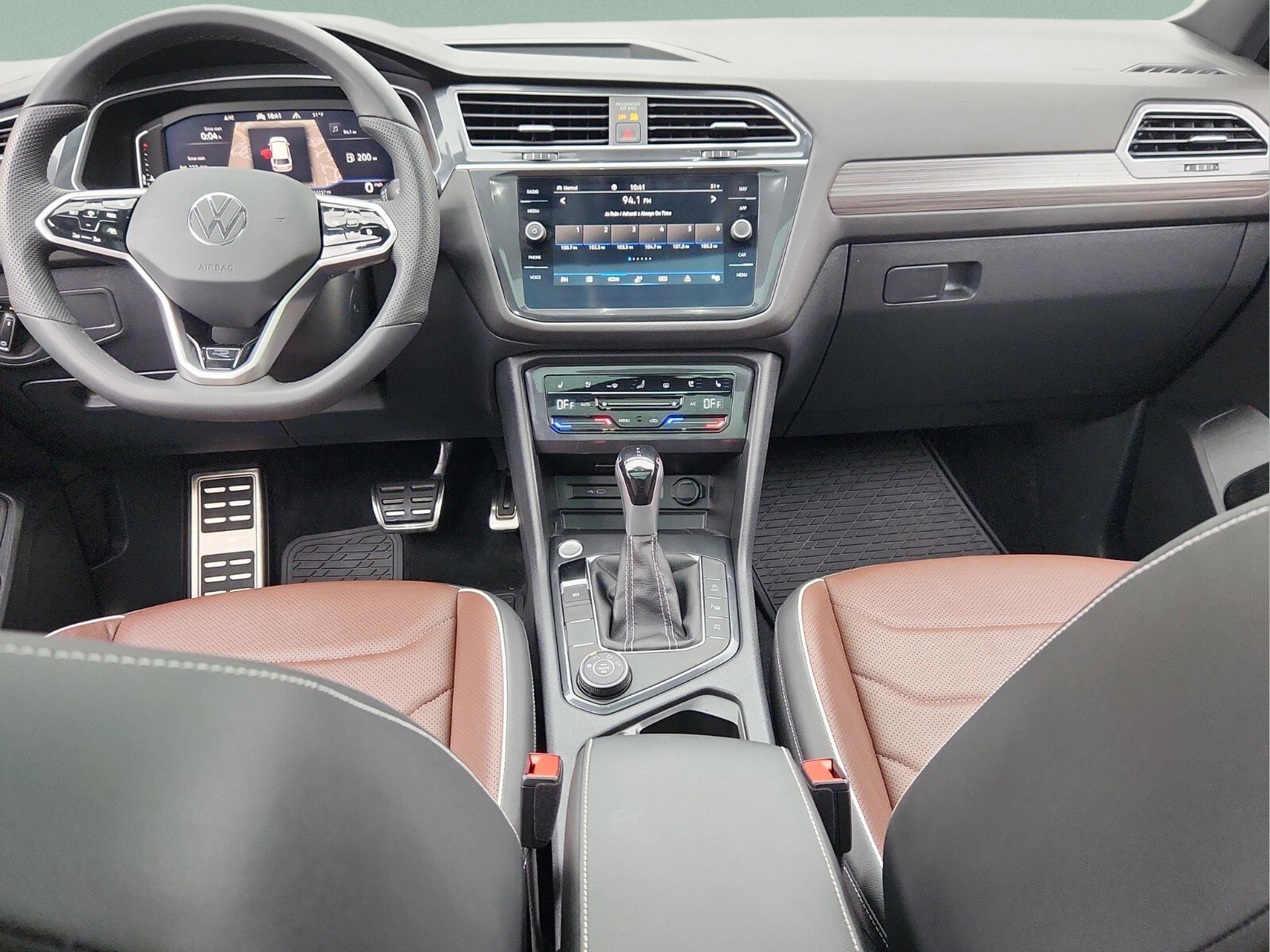 Used 2024 Volkswagen Tiguan SEL R-Line image 12