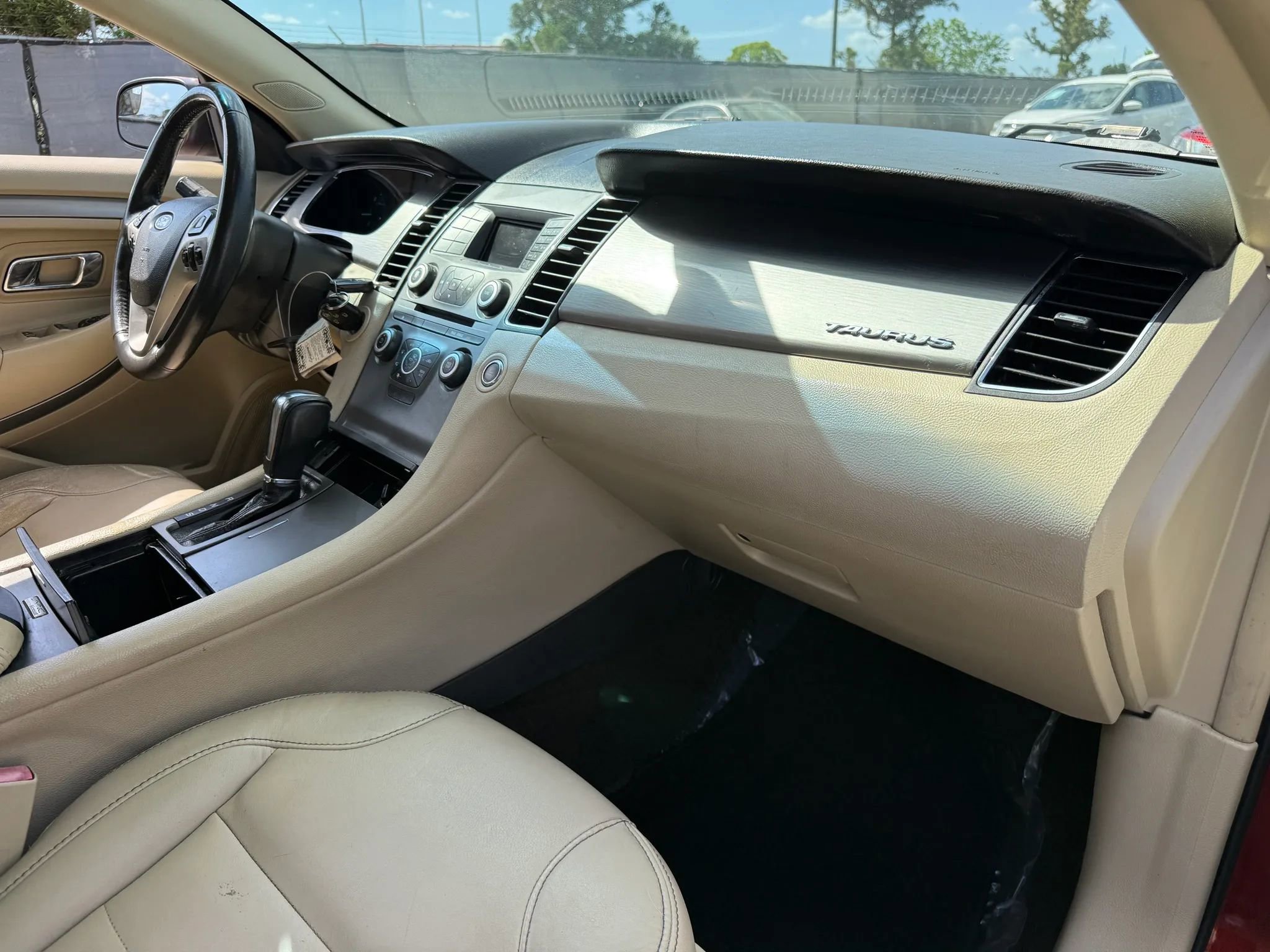 Used 2013 Ford Taurus SEL image 19