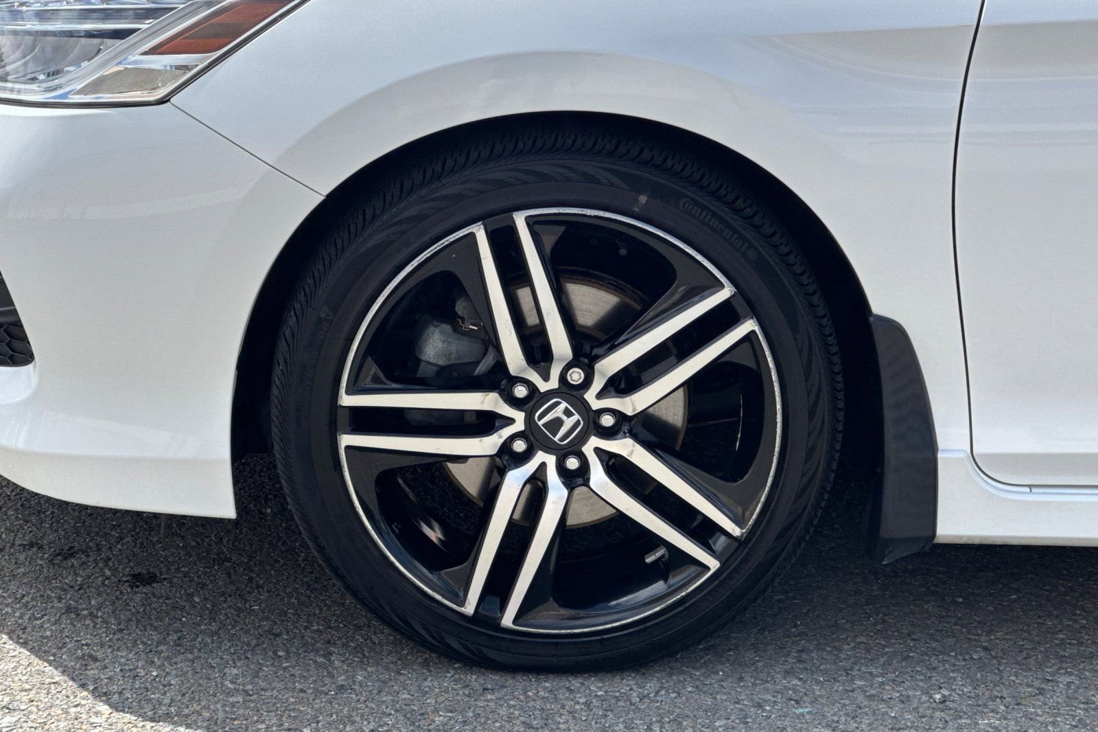 Used 2016 Honda Accord Touring image 29