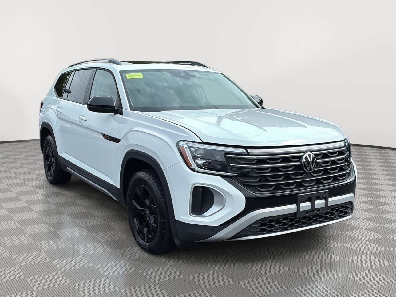 Used 2024 Volkswagen Atlas Peak Edition SE AWD/4WD image 3