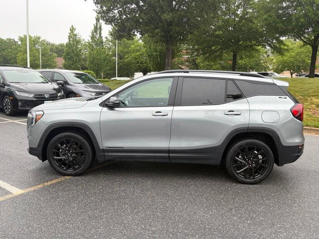 Used 2023 GMC Terrain SLE w/ Driver Convenience Package AWD/4WD image 4