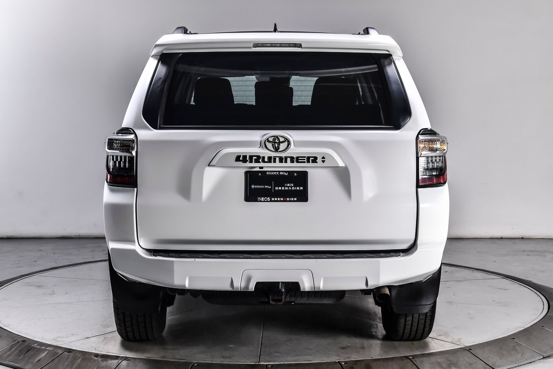 Used 2024 Toyota 4Runner SR5 AWD/4WD image 5