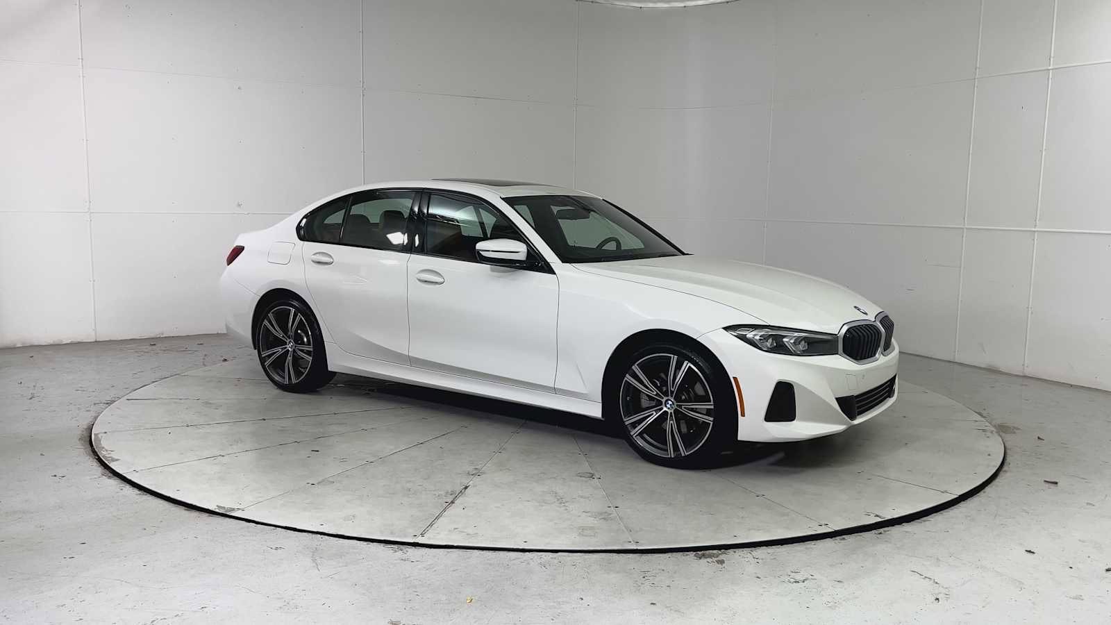 Used 2023 BMW 330i xDrive Sedan w/ Premium Package image 8