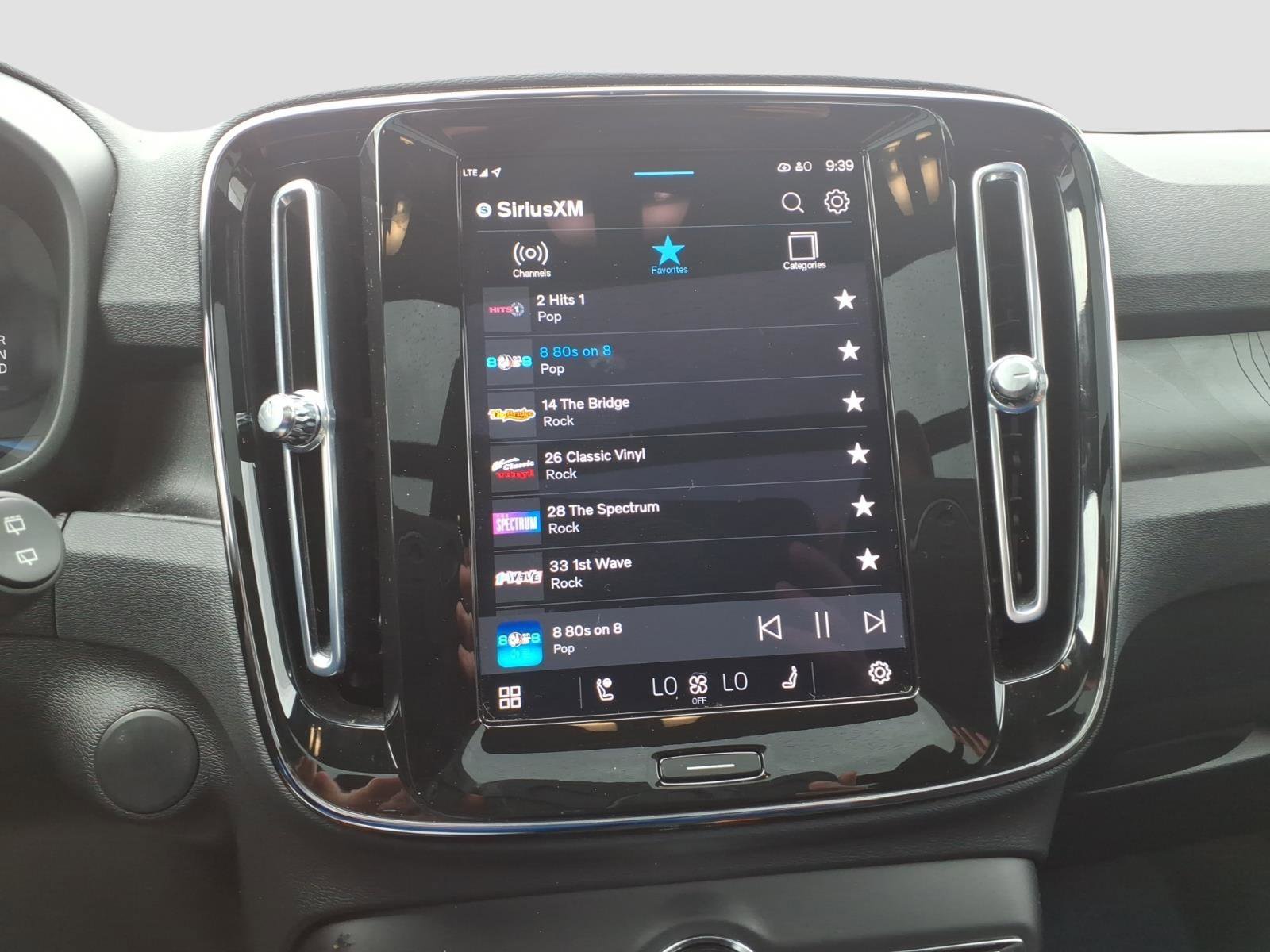 Used 2023 Volvo XC40 Recharge Ultimate image 19