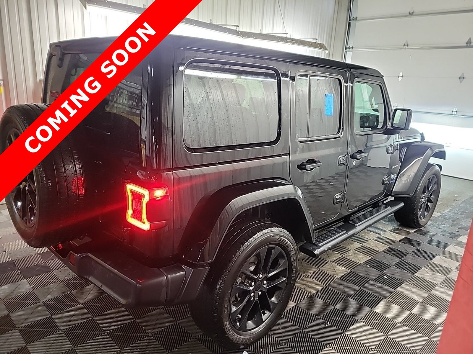 Used 2023 Jeep Wrangler Unlimited Sahara w/ Cold Weather Group AWD/4WD image 3
